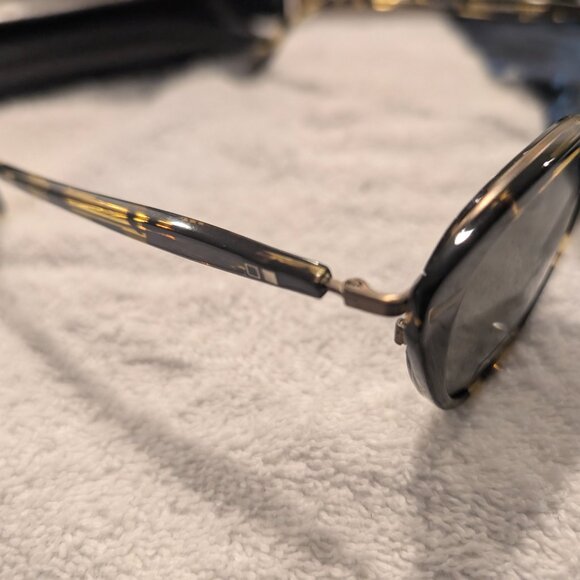 OTIS SUNGLASSES SCARLETT DARK TORTOISE POLARIZED PERFECT NEW W/CASE - Picture 3 of 7